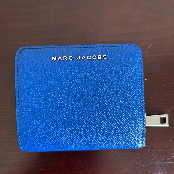 Marc Jacobs Handbags - Marc Jacobs compact wallet